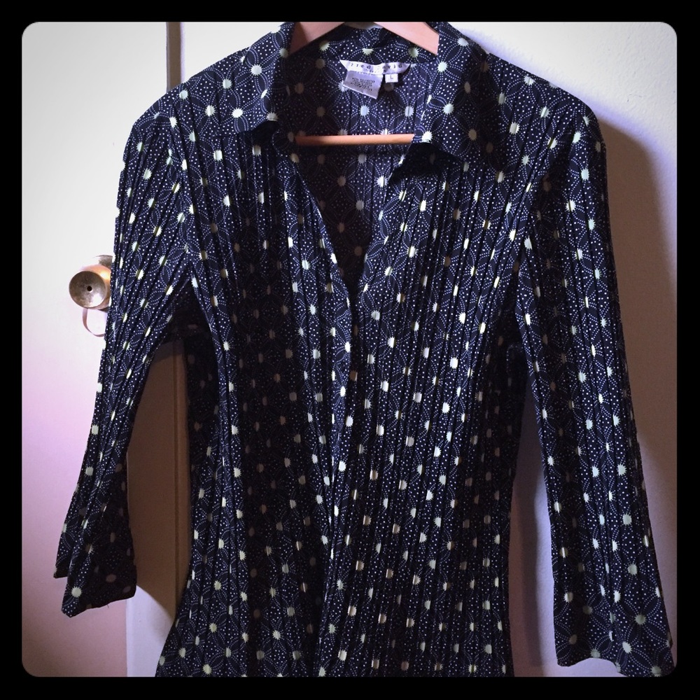Crinkle dress top. Black with lime green design.